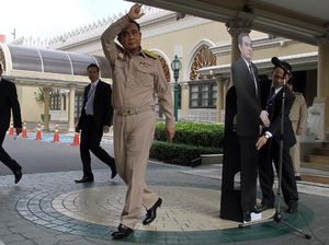 Kritik ke PM Thailand yang Pajang Replika Karton di Sesi Wawancara Kritik ke PM Thailand yang Pajang Replika Karton di Sesi Wawancara