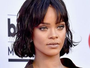 Produk Makeup Rihanna Vs Kylie Jenner, Punya Siapa yang Paling Laku?