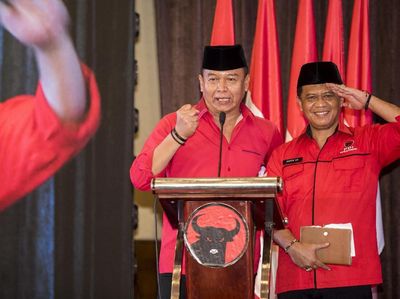 Saat Irjen Anton Charliyan Berkemeja PDIP