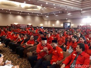 Sebelum Daftar, TB-Anton Kumpul dengan Seribuan Kader PDIP