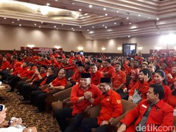 Sebelum Daftar, TB-Anton Kumpul dengan Seribuan Kader PDIP
