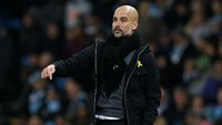 Pep Guardiola. Gaya busana Guardiola sempat diulas Esquire yang sedikit mengkritiknya. Tapi pria 47 tahun yang memanajeri Manchester City tampaknya bakal terus mengembangkan kreativitas padu-padan busananya. (Foto: Andrew Yates/Reuters)