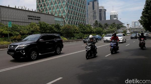 Biker Is Back! Pemotor Kembali Mengaspal di Jalan Thamrin