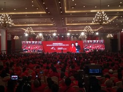 Momen Hangat Jokowi dan Kader PDIP di Panggung HUT Ke-45