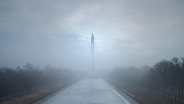 Saat Monumen di Washington DC Hilang Ditelan Kabut