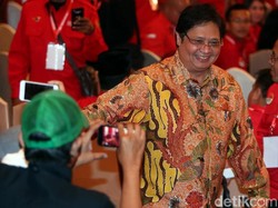 Alasan Jokowi Pertahankan Airlangga di Kabinet Kerja