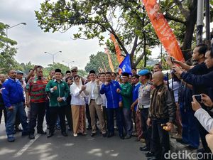 Daftar ke KPU, NURULI Naik Angkot Ditemani Wanita Geulis