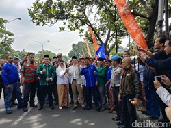 Daftar ke KPU, NURULI Naik Angkot Ditemani Wanita Geulis