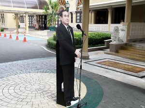 Ketika Sosok PM Thailand Berubah Jadi Replika Karton