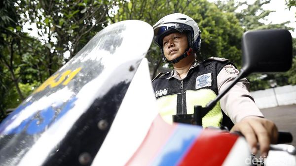 Mengintip Aktivitas Sang Polisi Pengawal