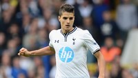 Saat melepas Gareth Bale (85,3 juta pound sterling), Tottenham Hotspur turut membelanjakan 109 juta pound sterling untuk Paulinho (17 juta), Nacer Chadli (7 juta), Roberto Soldado (26 juta), Etienne Capoue (9 juta), Vlad Chiriches (8,5 juta), Erik Lamela (30 juta), Christian Eriksen (11,5 juta). (Foto: Jamie McDonald/Getty Images)