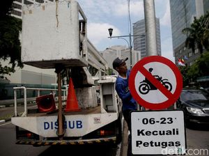 Selama Rambu Belum Dicopot, Motor Tak Bisa Lewat Thamrin! Selama Rambu Belum Dicopot, Motor Tak Bisa Lewat Thamrin!