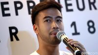 Mereka Antre Sejak Pagi Demi Raditya Dika dan Vidi Aldiano