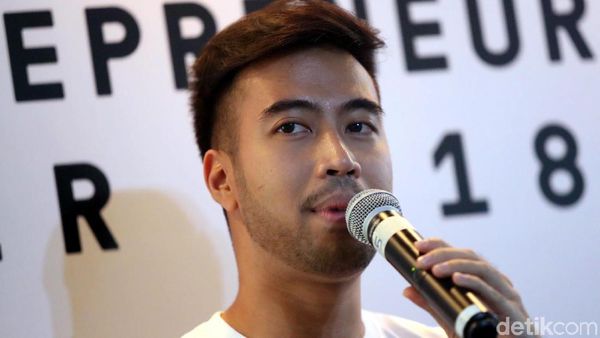 Mereka Antre Sejak Pagi Demi Raditya Dika dan Vidi Aldiano
