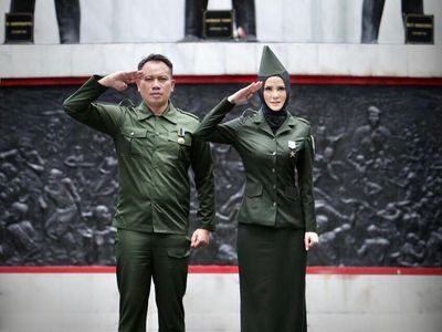 Mengintip Foto Prewedding Angel Lelga & Vicky Prasetyo Bertema Kebangsaan