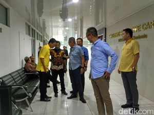 Agus Gumiwang, Idrus dan Elite-elite Golkar Jenguk Ade Komarudin