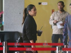 Video: Dwina-Reza Kompak Diam Seribu Bahasa Usai Diperiksa KPK