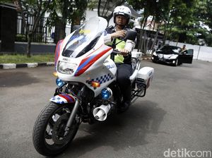 Dikejar Waktu Saat Jalanan Macet, Ini Cara Patwal Atasinya Dikejar Waktu Saat Jalanan Macet, Ini Cara Patwal Atasinya
