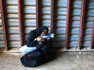 Pilu! Tangisan Amouri untuk Putranya yang Jadi Korban Perang Pilu! Tangisan Amouri untuk Putranya yang Jadi Korban Perang