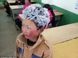 Viral, Bocah SD Berjuang Sekolah Sampai Rambut Membeku