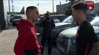 Coutinho juga sempat bertemu dengan Paco Alcacer usai menjalani tes medis di Barcelona. (Foto: Twitter @FCBW_A7)