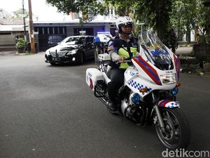 Banyak Orang Kesal Sama Rombongan Patwal, Ini Tanggapannya Banyak Orang Kesal Sama Rombongan Patwal, Ini Tanggapannya