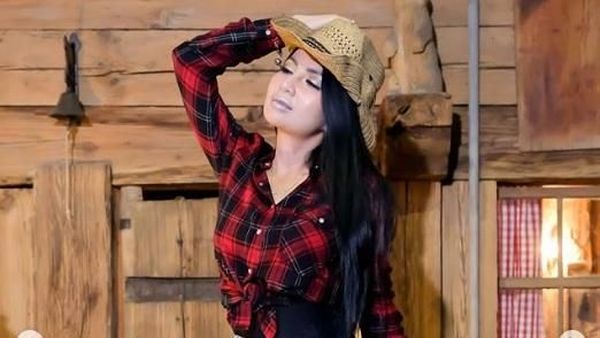 Si Seksi Five V yang Ingin Berhijab