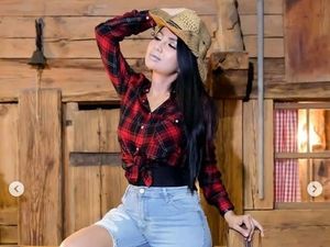 Si Seksi Five V yang Ingin Berhijab