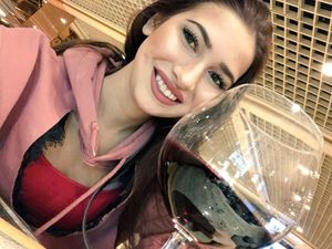 Keluarga Tak Punya Uang untuk Pemakaman Bintang Porno Olivia Nova Keluarga Tak Punya Uang untuk Pemakaman Bintang Porno Olivia Nova