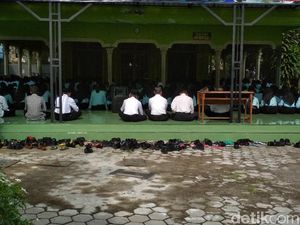 Pelajar SMP di Blitar Terjun ke Sungai, Ratusan Temannya Gelar Tahlil