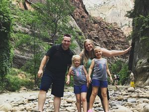 Kisah Orang Tua Berhenti Bekerja Demi Keliling Dunia Bersama Anak