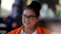Berambut Cepol, Miryam Pede Banget saat Diperiksa KPK