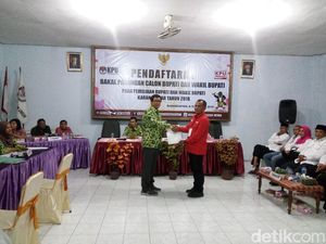 Dapat Tiket dari 8 Parpol, Juliyatmono-Rober Daftar Pilbup Karanganyar Dapat Tiket dari 8 Parpol, Juliyatmono-Rober Daftar Pilbup Karanganyar