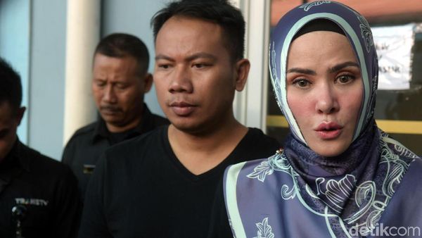 Angel Lelga Setia Dampingi Vicky Prasetyo