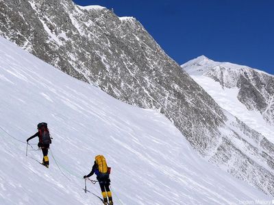 Foto: Gunung yang Terang 24 Jam