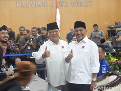Diantar Presiden PKS dan Sekjen PAN, Pasangan Asyik Daftar ke KPU