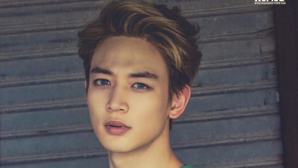 Foto: 10 Idol Tampan Korea dengan Bentuk Wajah Paling Sempurna