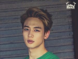 Foto: 10 Idol Tampan Korea dengan Bentuk Wajah Paling Sempurna