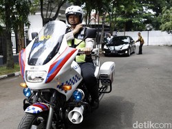 Pekerjaan Menguras Tenaga, Bagaimana Patwal Menanganinya?