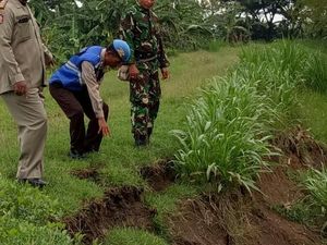 Tanggul Lanang Bengawan Solo di Lamongan Longsor 2 Titik
