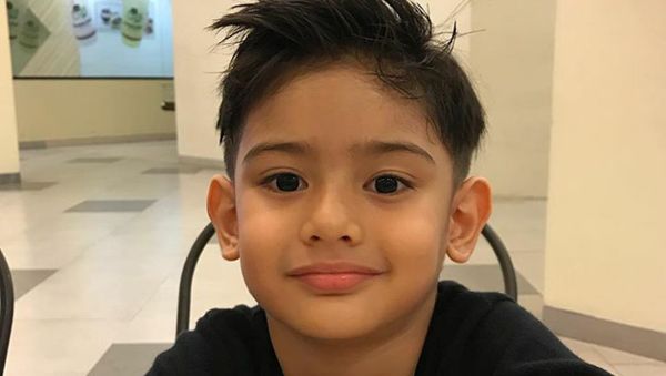 Ganteng dan Imut Banget Sih Bocah Ini, Anak Siapa Ya?