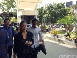 Dwina dan Rheza, 2 Anak Novanto Tiba di KPK Jalani Pemeriksaan