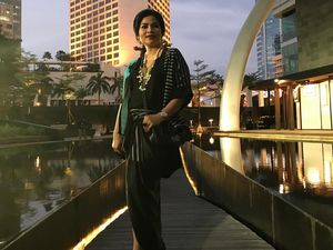 Foto: Gaya Modis Cawagub Jatim Puti Guntur Soekarno Berbusana Etnik