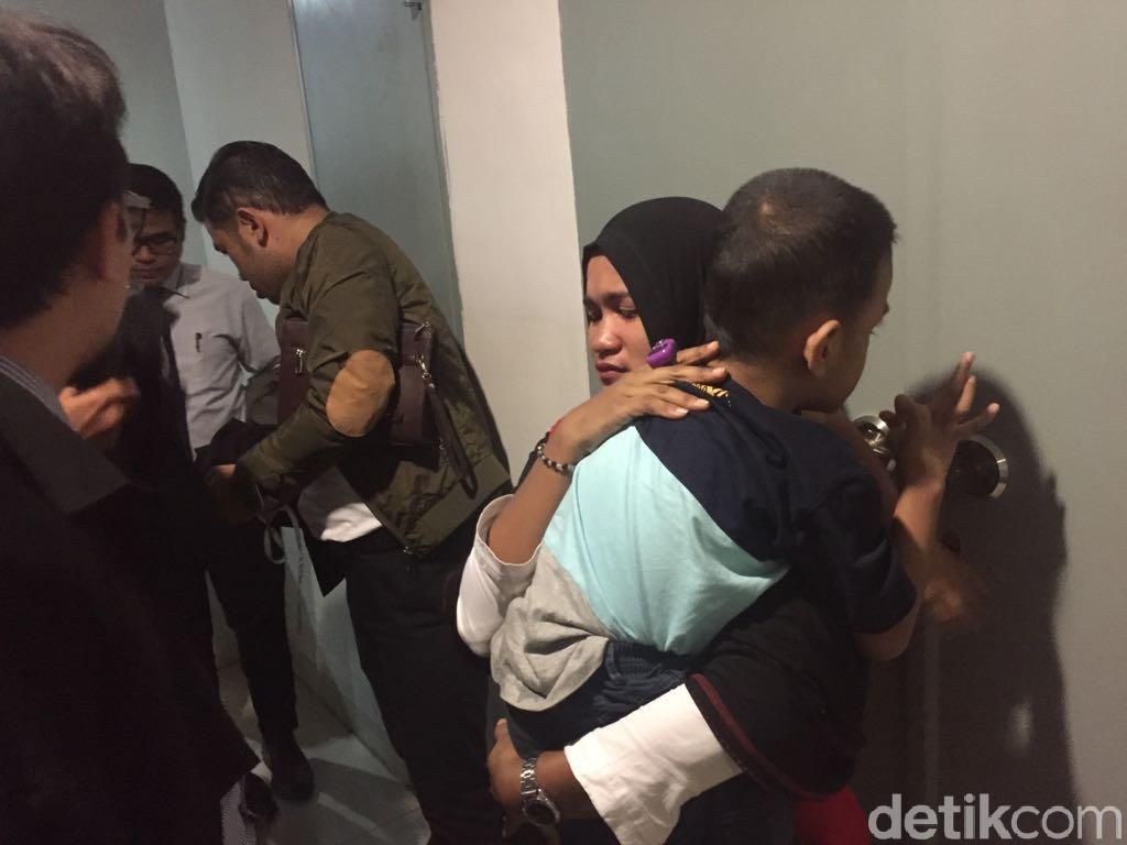 Eksploitasi Anak, Ria Divonis 8 Bulan Penjara Eksploitasi Anak, Ria Divonis 8 Bulan Penjara