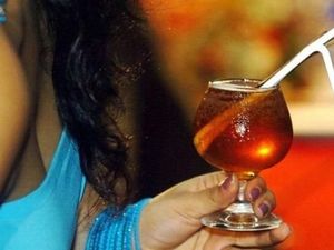 Setelah 60 Tahun, Sri Lanka Izinkan Perempuan Beli Minuman Alkohol