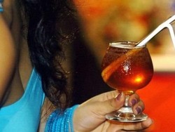 Setelah 60 Tahun, Sri Lanka Izinkan Perempuan Beli Minuman Alkohol