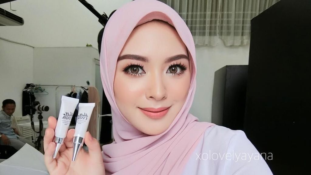 7 Gaya Hijab Si Cantik Ayana Jihye, Eks Girlband Korea Saat di Jakarta