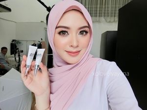 7 Gaya Hijab Si Cantik Ayana Jihye, Eks Girlband Korea Saat di Jakarta