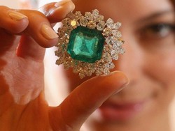 Perampok Bersenjata Menggondol Perhiasan Senilai Rp 52 M di Paris