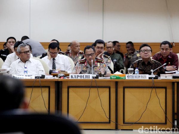 DPR Gelar Rapat Gabungan Bahas Pilkada Serentak 2018